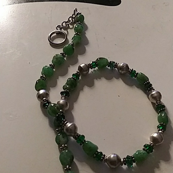 Green Fashion Necklace - Picture 3 of 4